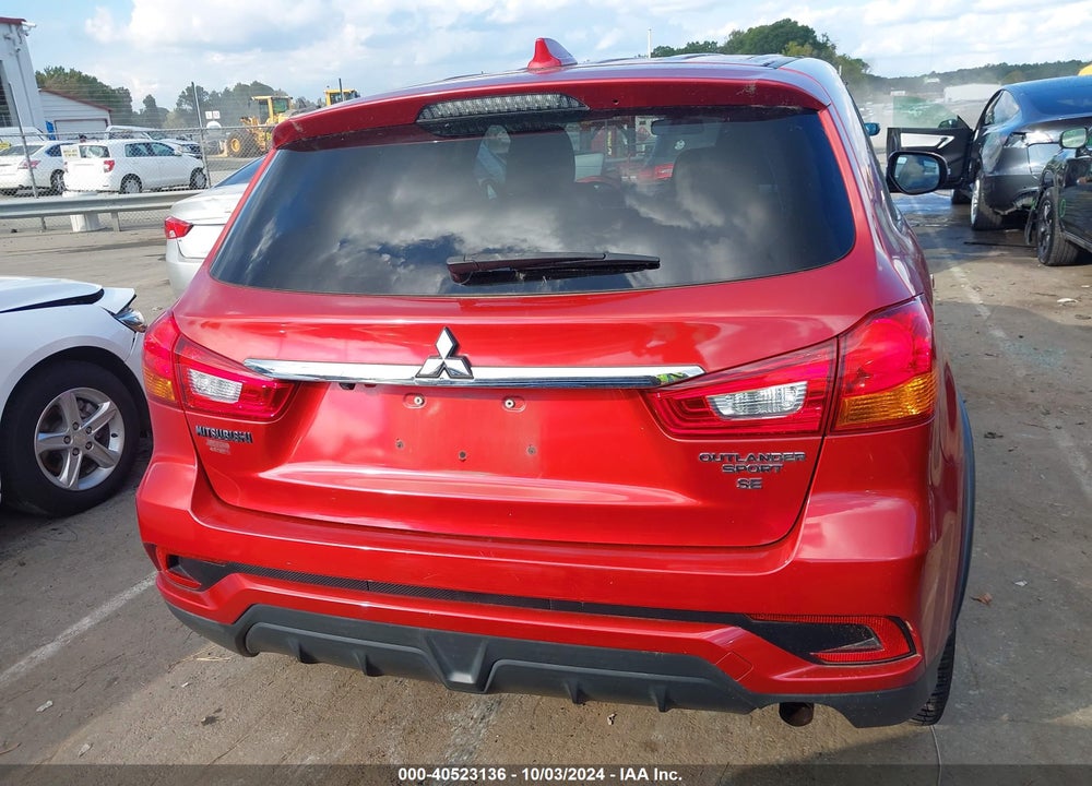 2018 MITSUBISHI OUTLANDER SPORT 2.4 SE VIN: JA4AP3AW3JU012975