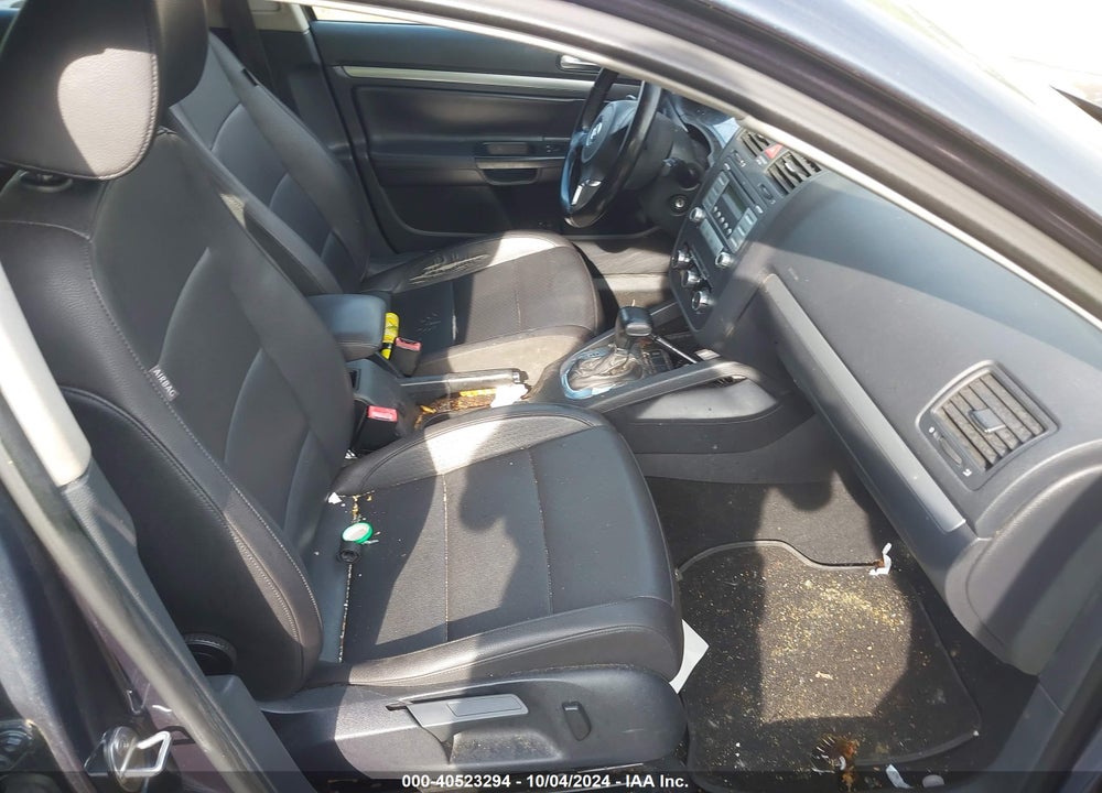 2010 VOLKSWAGEN JETTA LIMITED EDITION VIN: 3VWAZ7AJ4AM126559