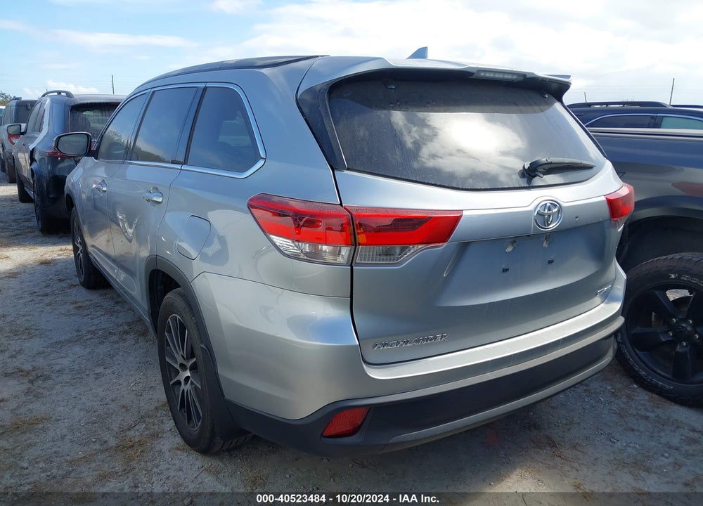 2017 TOYOTA HIGHLANDER SE VIN: 5TDJZRFH3HS435664