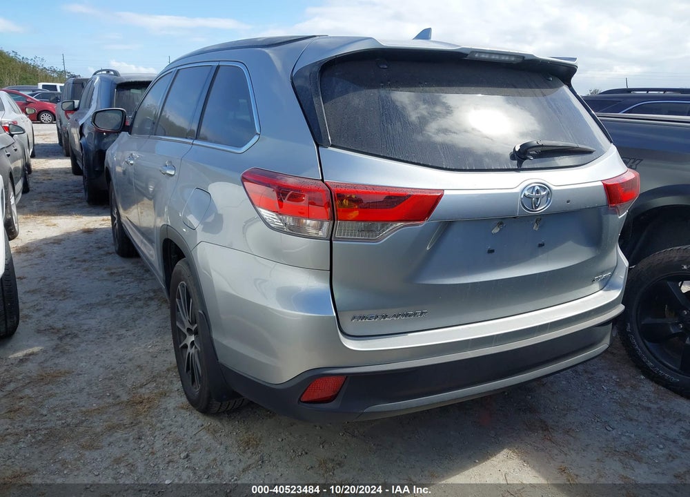 2017 TOYOTA HIGHLANDER SE VIN: 5TDJZRFH3HS435664