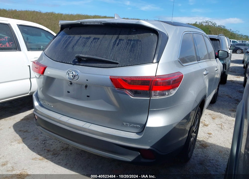 2017 TOYOTA HIGHLANDER SE VIN: 5TDJZRFH3HS435664
