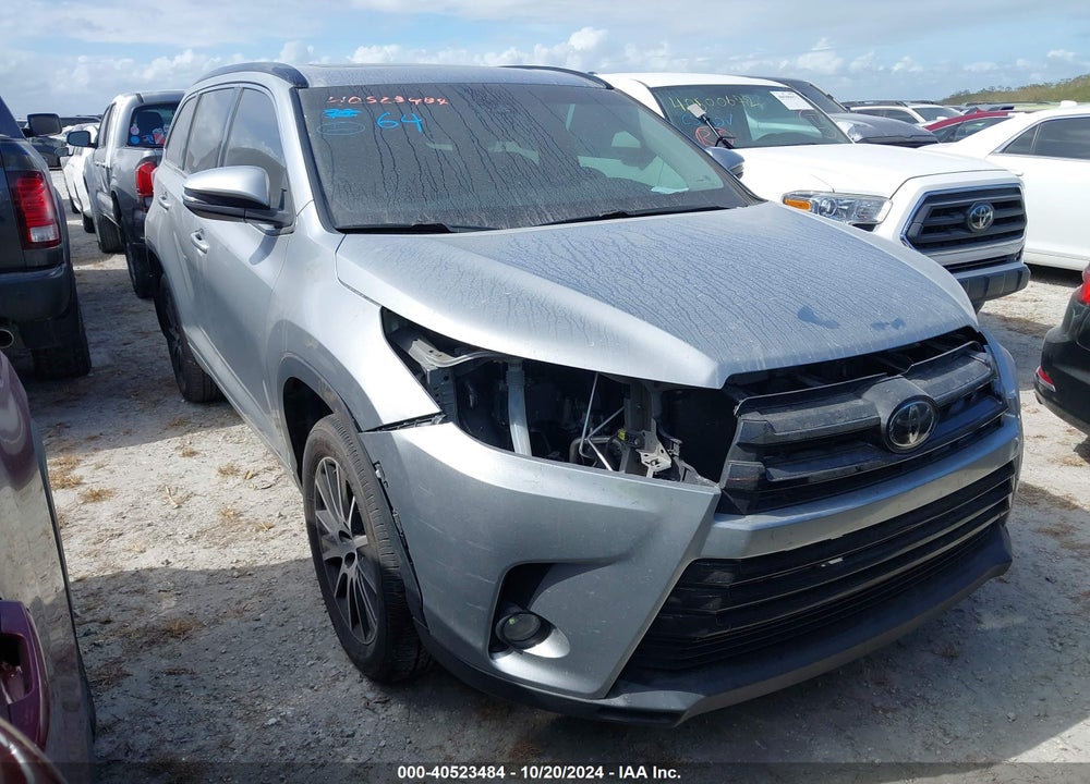 2017 TOYOTA HIGHLANDER SE VIN: 5TDJZRFH3HS435664