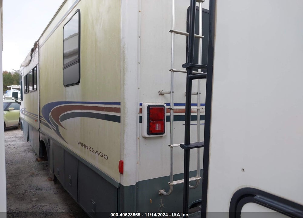 2001 WINNEBAGO WPF33V VIN: 5B4LP57G213328177