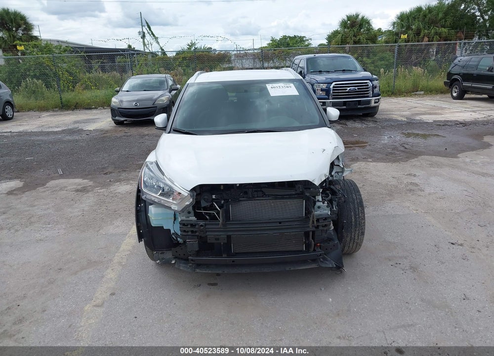 2018 NISSAN KICKS SV VIN: 3N1CP5CU9JL520693