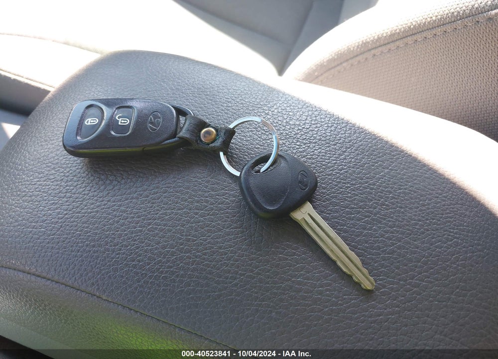 2011 HYUNDAI SANTA FE GLS VIN: 5XYZGDAB1BG033323