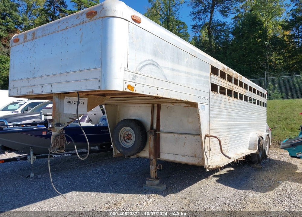 1991 4 STAR UTILITY VIN: 1S9S18207M0113023