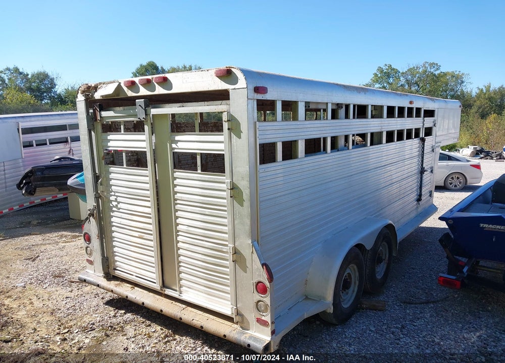 1991 4 STAR UTILITY VIN: 1S9S18207M0113023