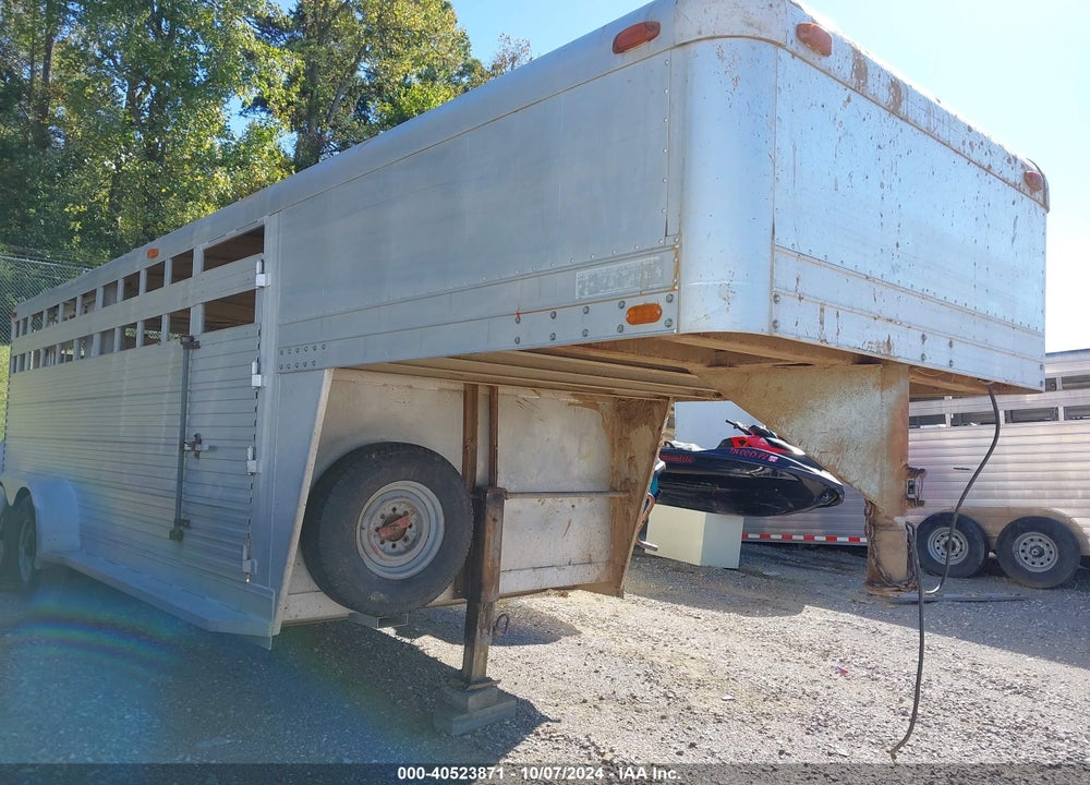 1991 4 STAR UTILITY VIN: 1S9S18207M0113023