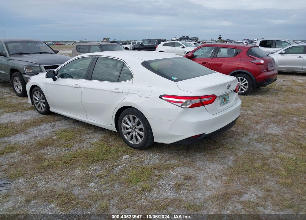 2018 TOYOTA CAMRY LE VIN: JTNB11HK5J3034044