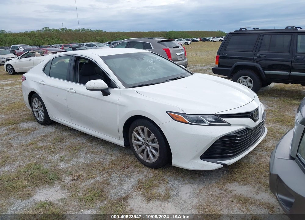 2018 TOYOTA CAMRY LE VIN: JTNB11HK5J3034044