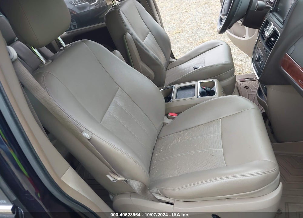 2011 CHRYSLER TOWN & COUNTRY TOURING-L VIN: 2A4RR8DG2BR617986