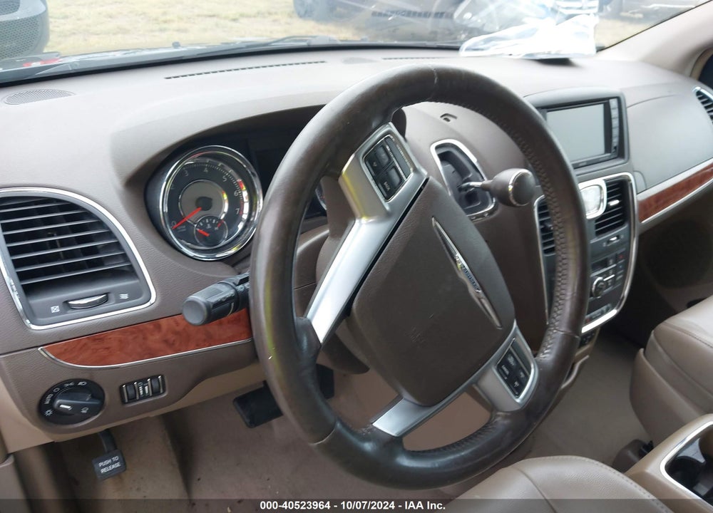 2011 CHRYSLER TOWN & COUNTRY TOURING-L VIN: 2A4RR8DG2BR617986