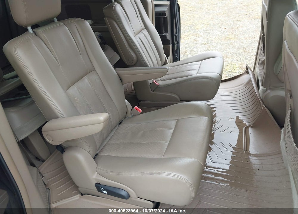 2011 CHRYSLER TOWN & COUNTRY TOURING-L VIN: 2A4RR8DG2BR617986