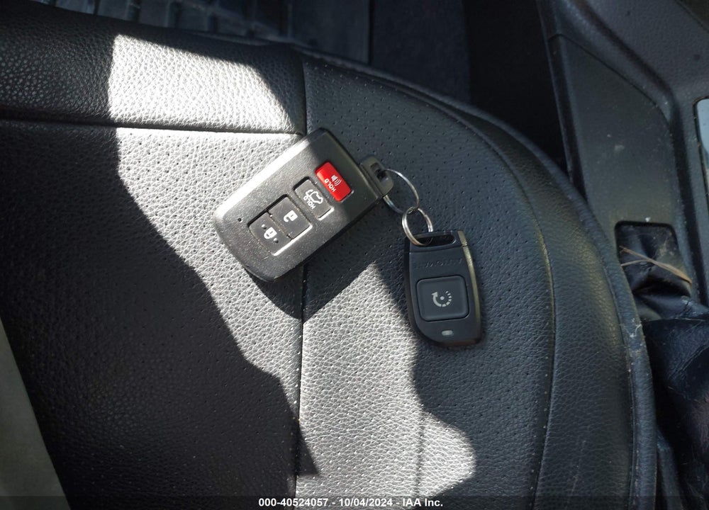 2016 TOYOTA RAV4 XLE VIN: 2T3RFREV6GW439241