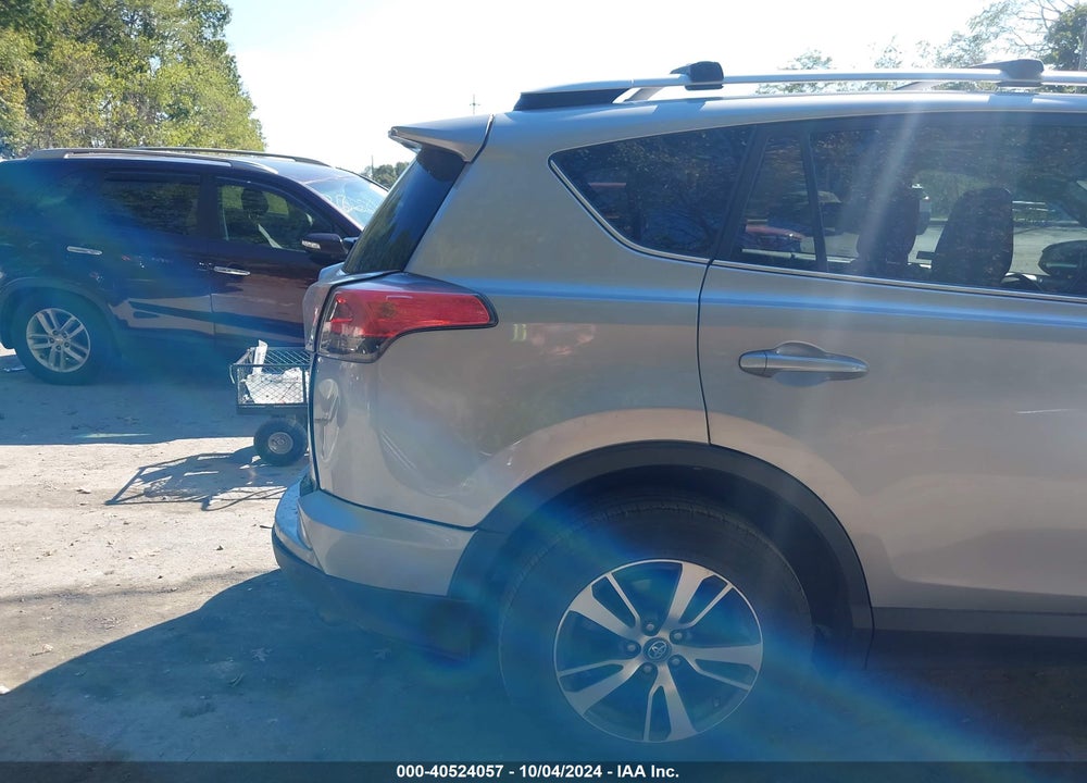 2016 TOYOTA RAV4 XLE VIN: 2T3RFREV6GW439241