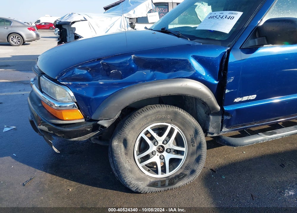 2004 CHEVROLET S-10 LS VIN: 1GCDT13X94K136869