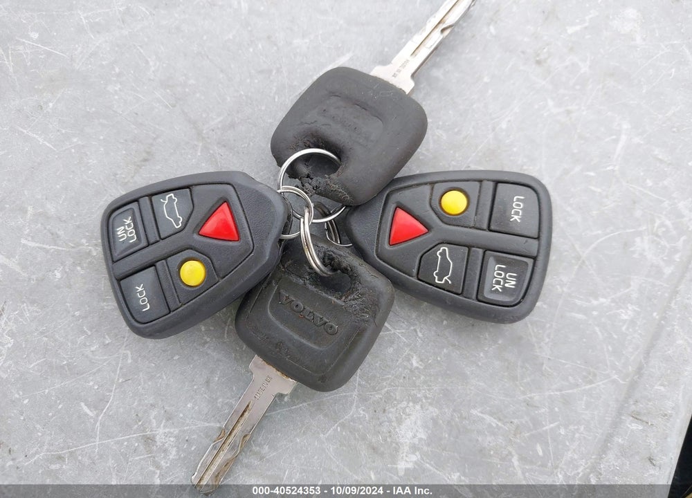 2002 VOLVO V70 XC VIN: YV1SZ58D821080366