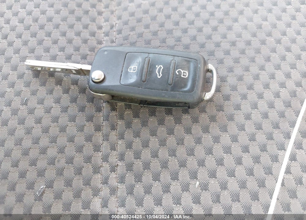 2012 VOLKSWAGEN JETTA 2.0L S VIN: 3VW2K7AJ2CM304660