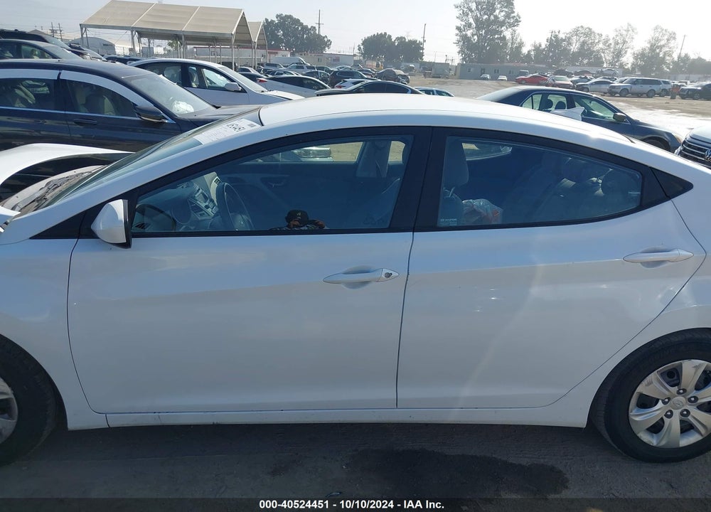 2016 HYUNDAI ELANTRA SE VIN: 5NPDH4AE9GH717036