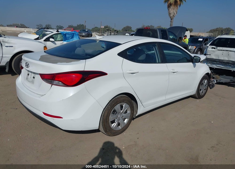 2016 HYUNDAI ELANTRA SE VIN: 5NPDH4AE9GH717036
