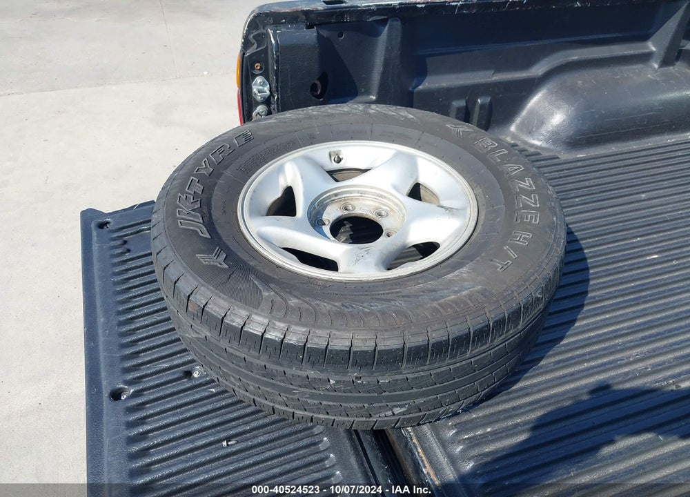 2000 TOYOTA TUNDRA LTD V8 VIN: 5TBRT3814YS078277