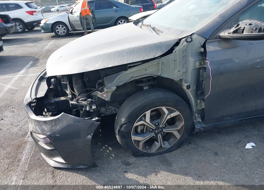 2019 KIA FORTE LXS VIN: 3KPF24AD8KE083328