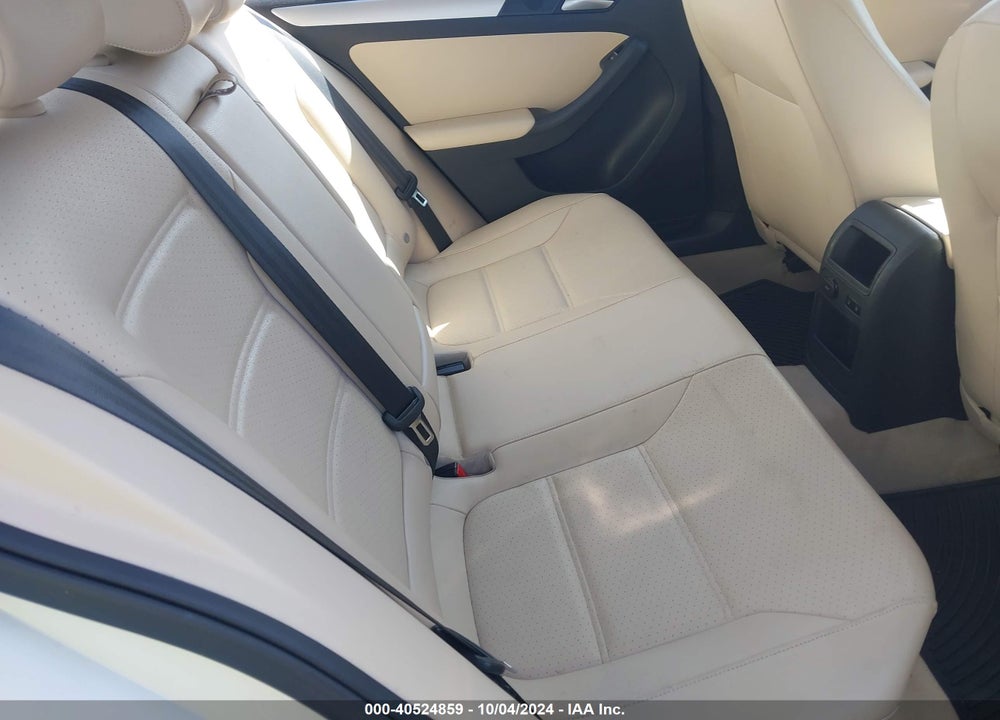 2014 VOLKSWAGEN JETTA HYBRID SEL PREMIUM VIN: 3VW637AJ2EM291488