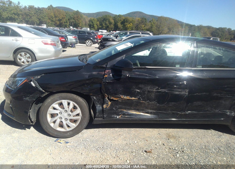 2019 HYUNDAI ELANTRA SE VIN: 5NPD74LF6KH449841