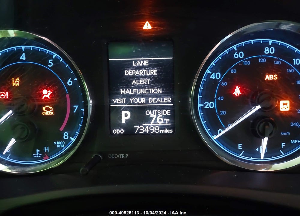 2018 TOYOTA COROLLA LE VIN: 5YFBURHE0JP821060