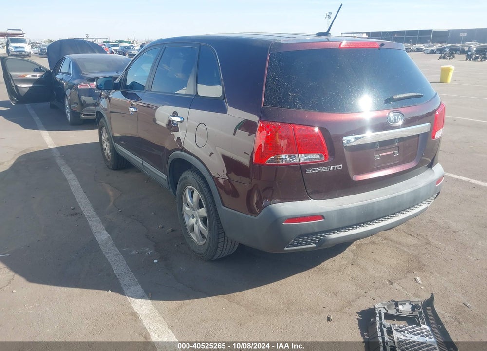 2011 KIA SORENTO LX VIN: 5XYKT3A15BG044467