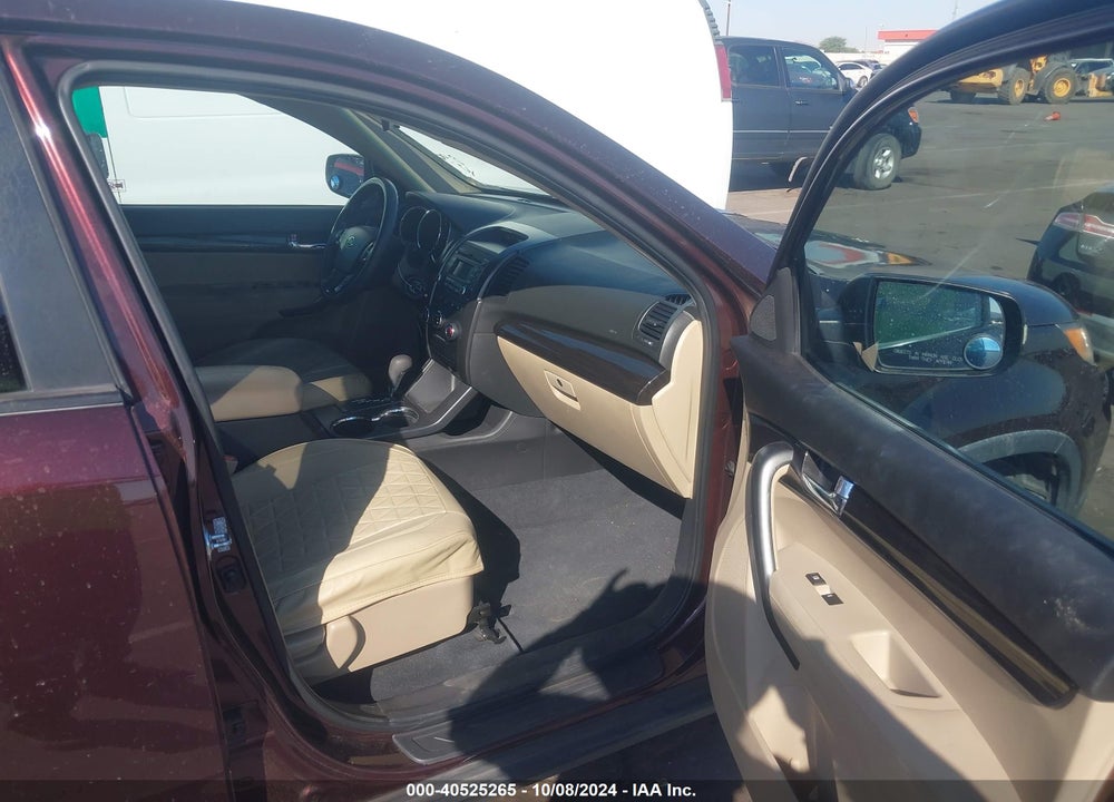 2011 KIA SORENTO LX VIN: 5XYKT3A15BG044467