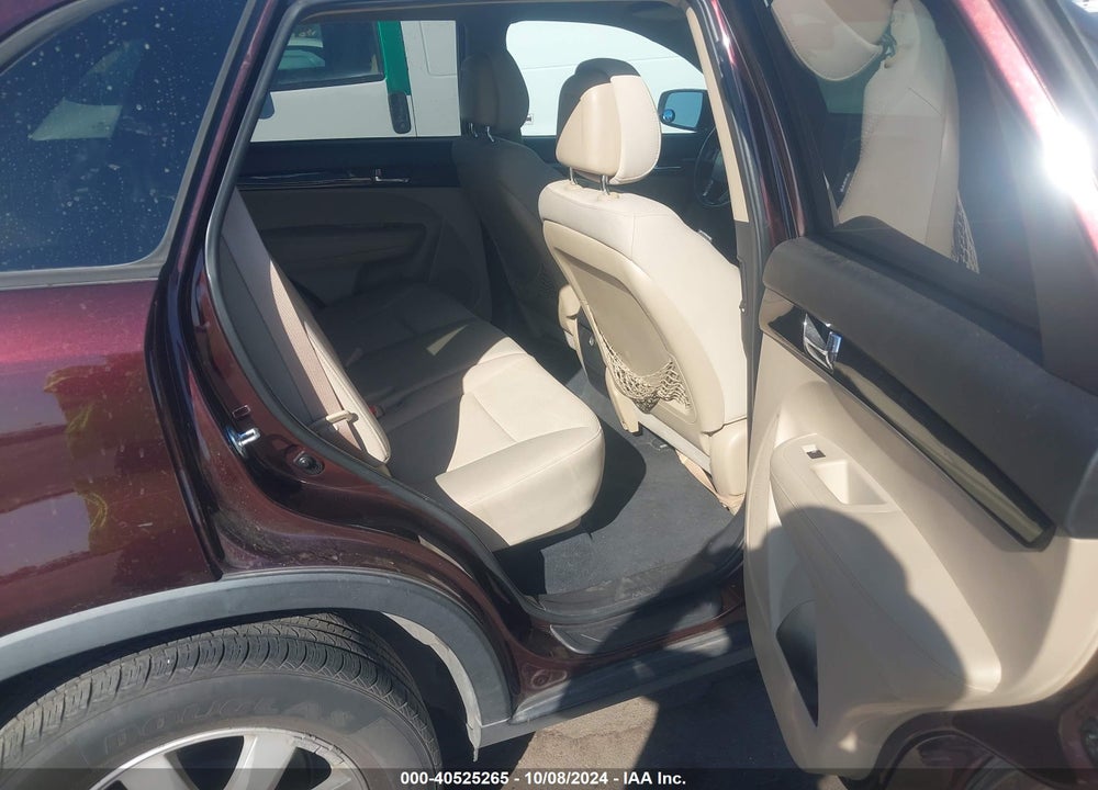 2011 KIA SORENTO LX VIN: 5XYKT3A15BG044467