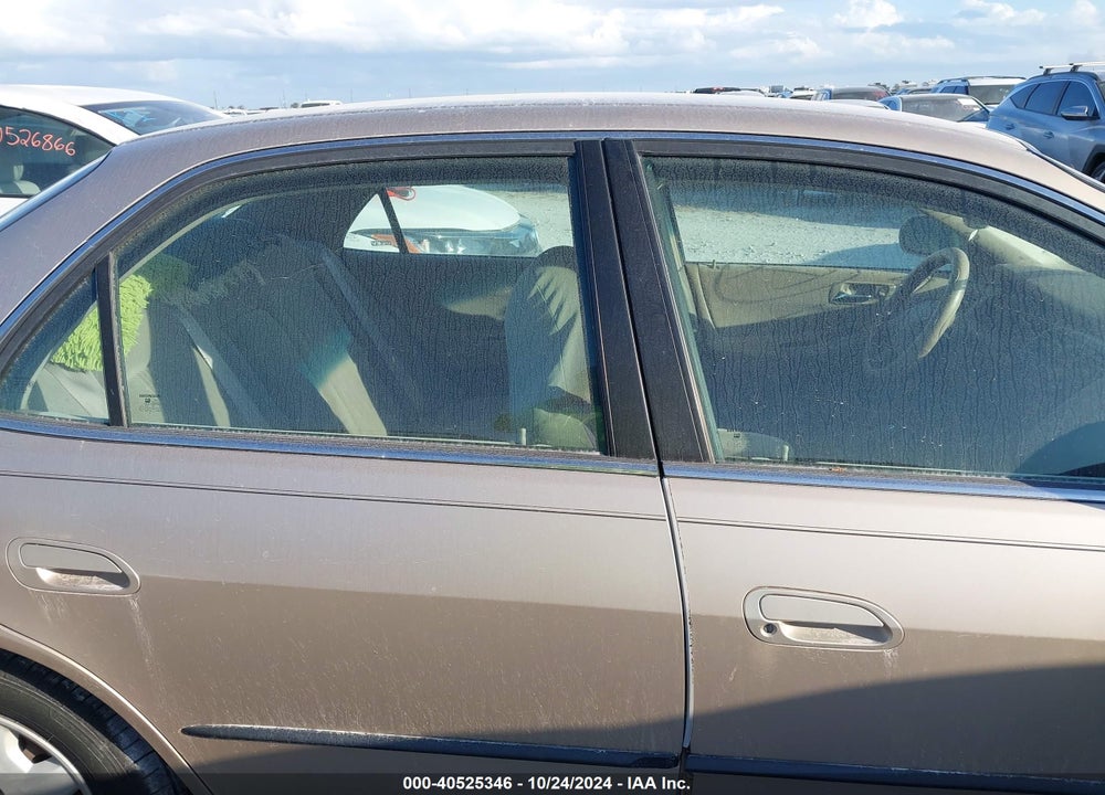 2000 HONDA ACCORD 2.3 LX VIN: 1HGCG6651YA130830