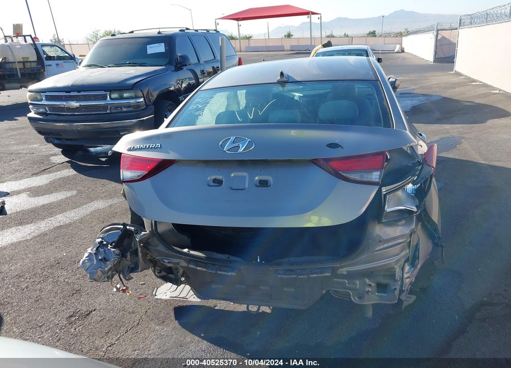 2015 HYUNDAI ELANTRA SE VIN: 5NPDH4AE9FH561370