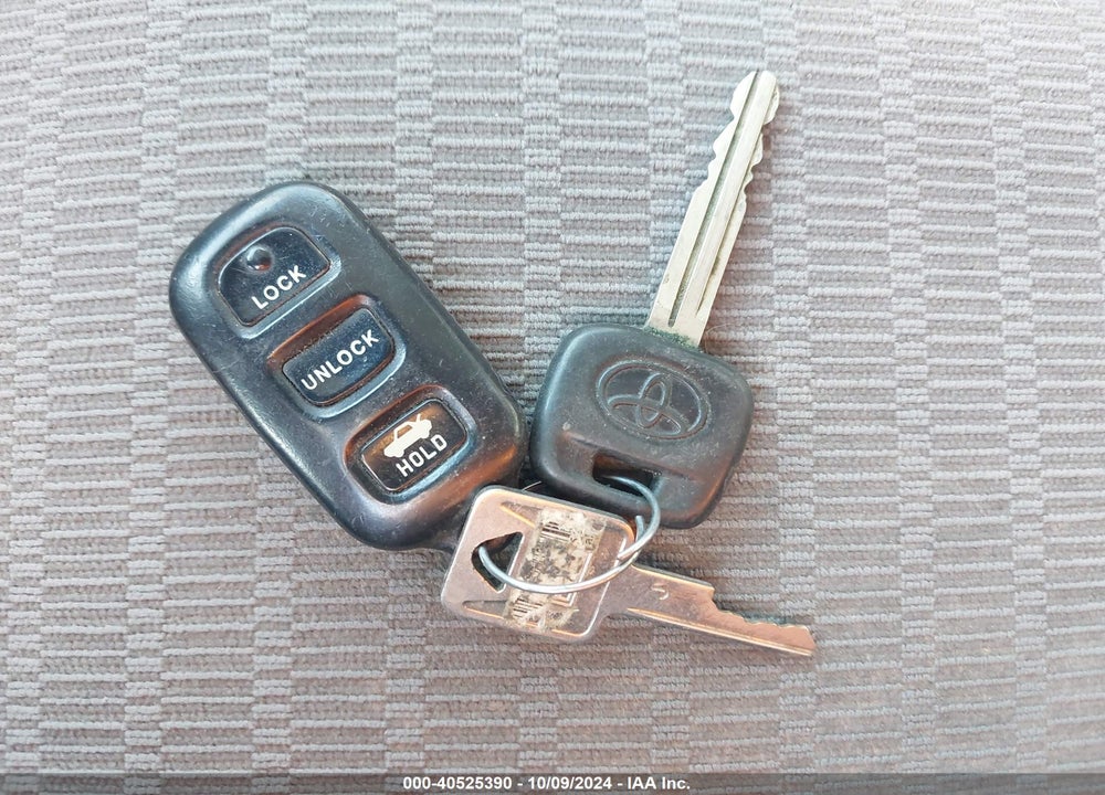 2005 TOYOTA CAMRY LE VIN: 4T1BE32K95U017403