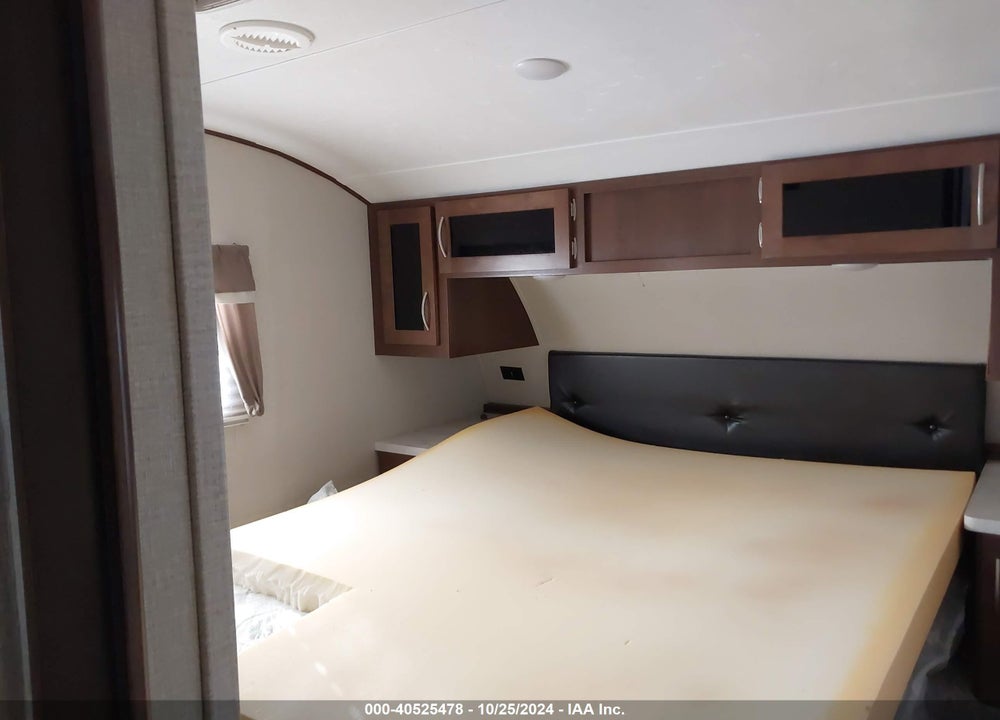 2018 CRUISER 29BH VIN: 5ZT3CSUB4JG122878