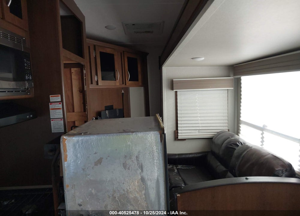 2018 CRUISER 29BH VIN: 5ZT3CSUB4JG122878