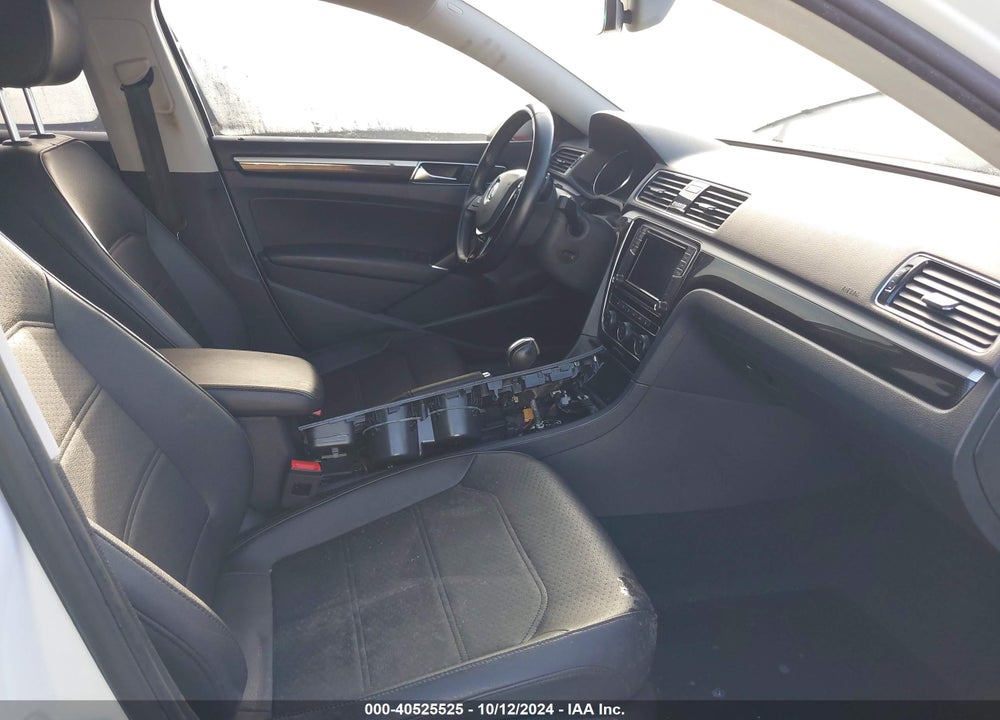 2019 VOLKSWAGEN PASSAT 2.0T SE R-LINE VIN: 1VWMA7A30KC001437