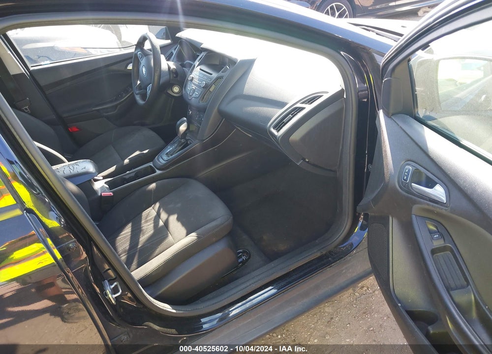 2017 FORD FOCUS SE VIN: 1FADP3F25HL322172