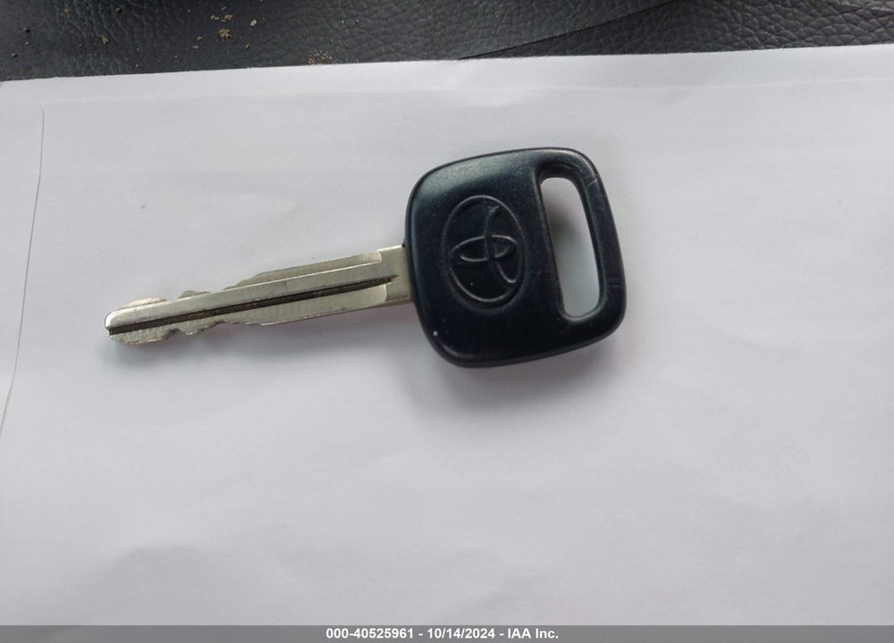 2001 TOYOTA AVALON XL VIN: 4T1BF28B61U195486