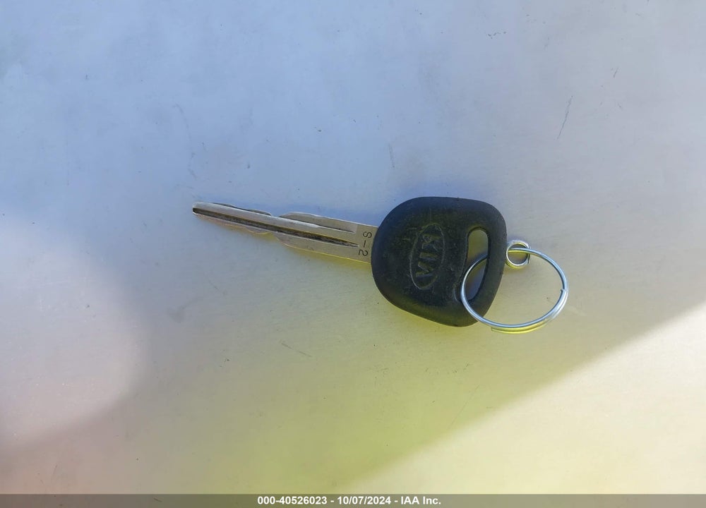 2002 KIA SPECTRA LS VIN: KNAFB121125174677
