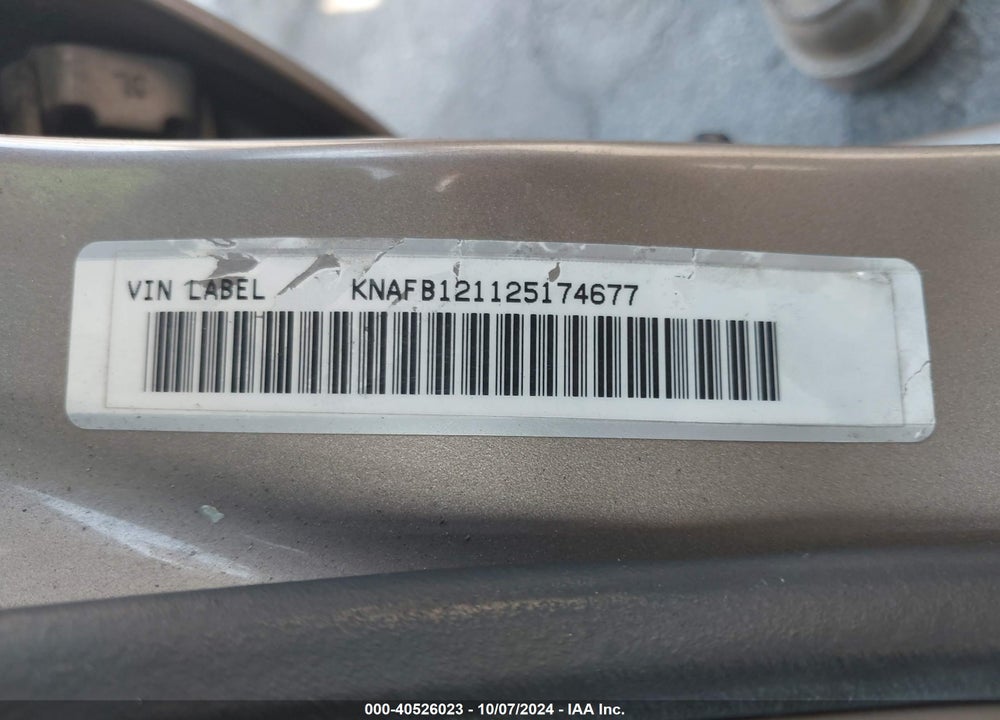 2002 KIA SPECTRA LS VIN: KNAFB121125174677