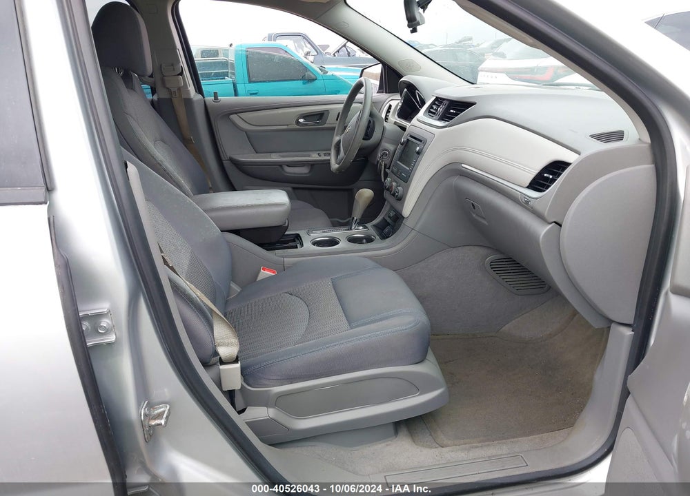 2015 CHEVROLET TRAVERSE LS VIN: 1GNKRFKD2FJ223569