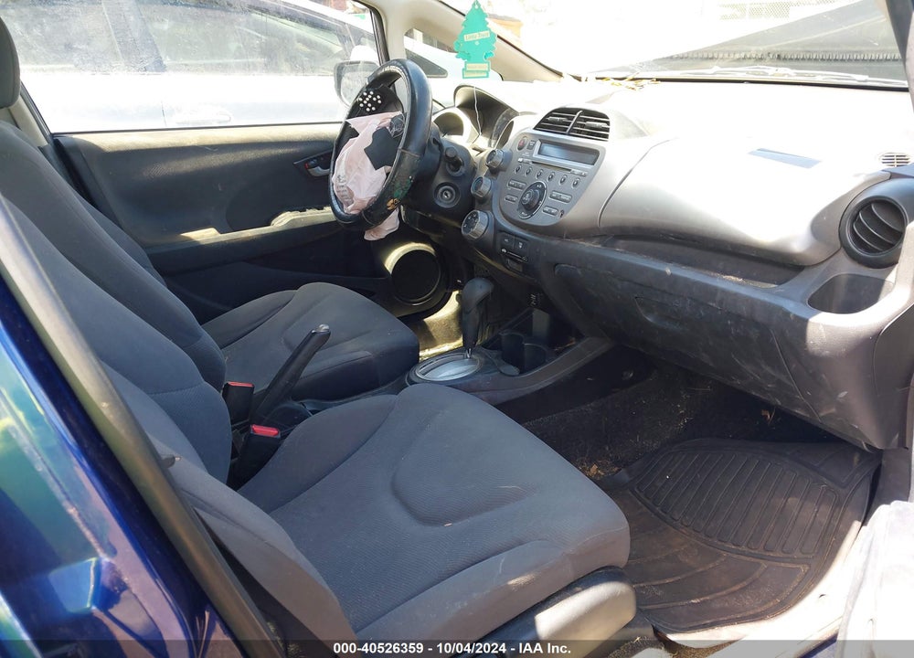 2013 HONDA FIT VIN: JHMGE8H35DC079181