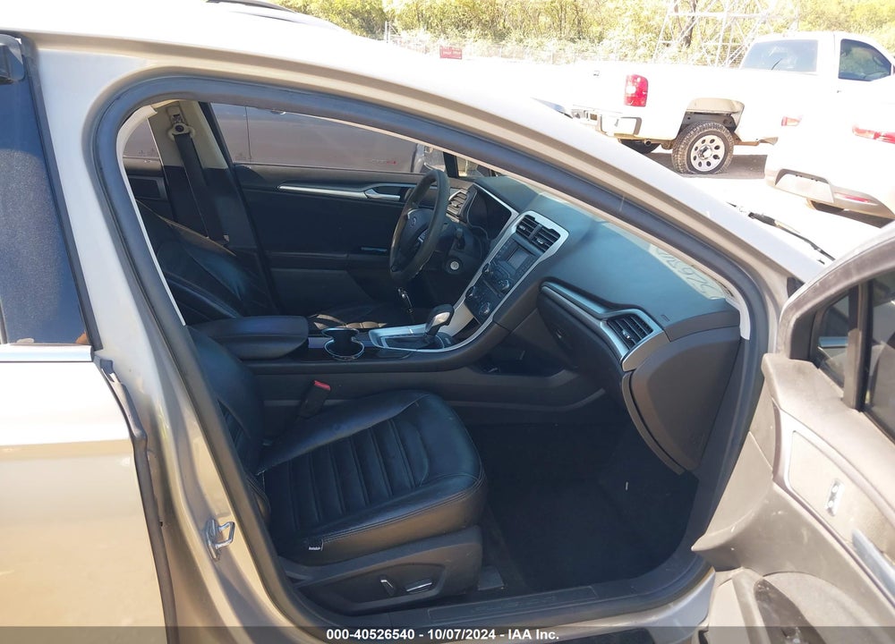 2015 FORD FUSION SE VIN: 3FA6P0HD7FR211918