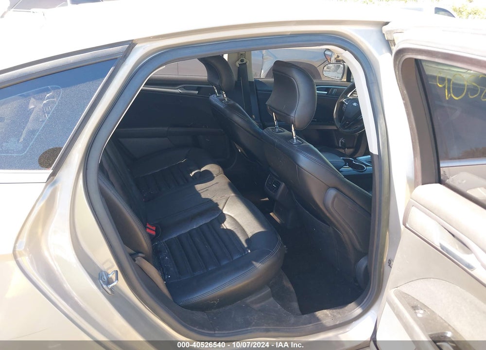 2015 FORD FUSION SE VIN: 3FA6P0HD7FR211918