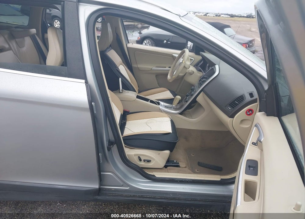 2011 VOLVO XC60 T6/T6 R-DESIGN VIN: YV4902DZ7B2215911