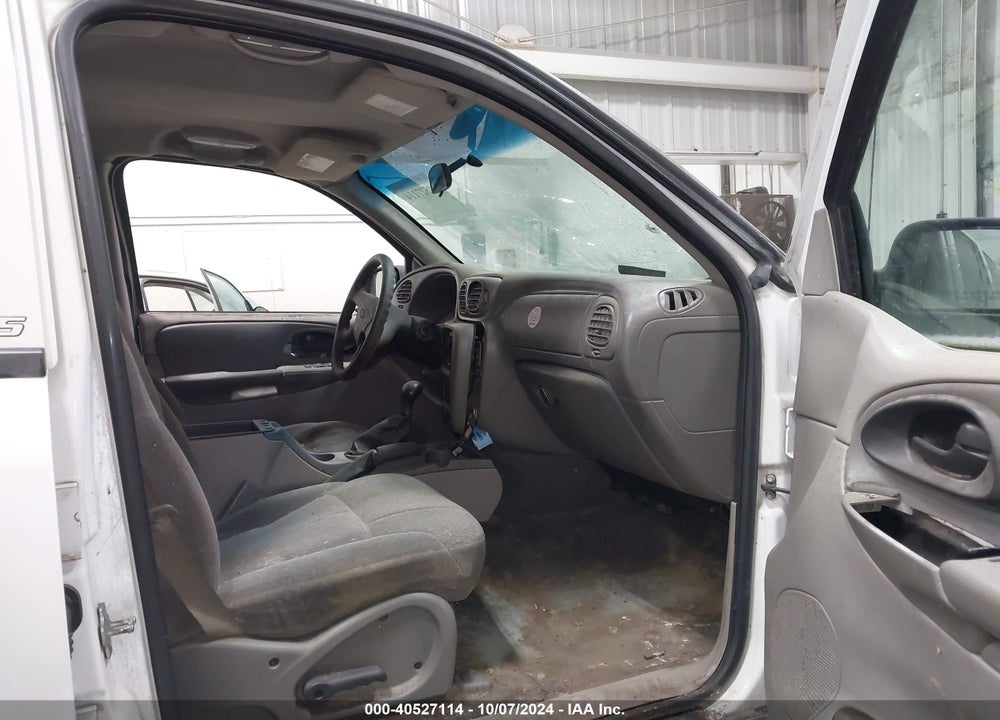 2004 CHEVROLET TRAILBLAZER LS VIN: 1GNDT13S942345640