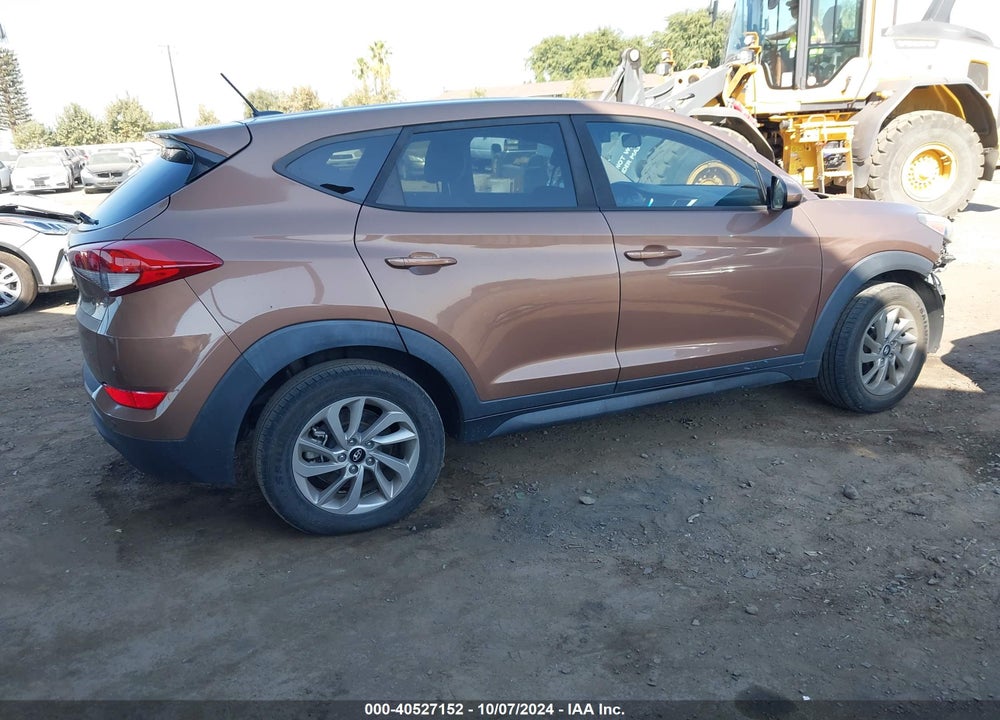 2017 HYUNDAI TUCSON SE VIN: KM8J23A43HU394918