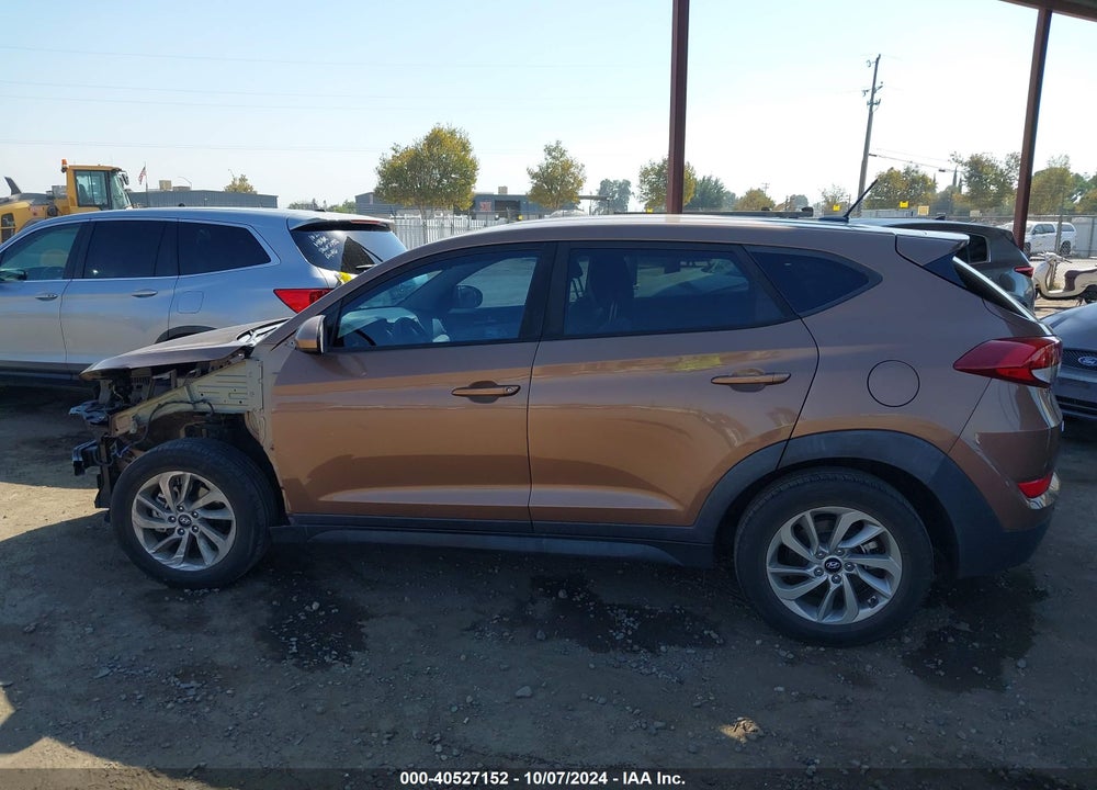 2017 HYUNDAI TUCSON SE VIN: KM8J23A43HU394918